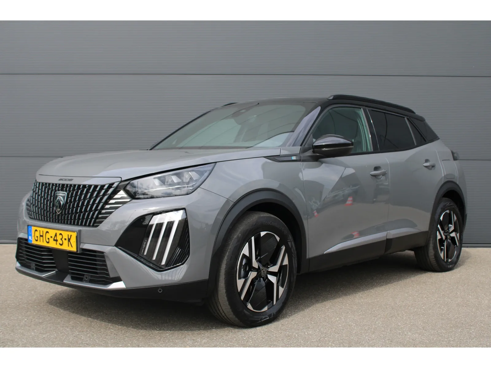 Peugeot e-2008 (2024) — foto 1