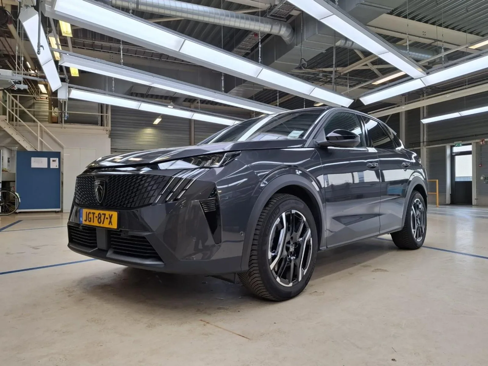Peugeot e-3008 (2025) — foto 1