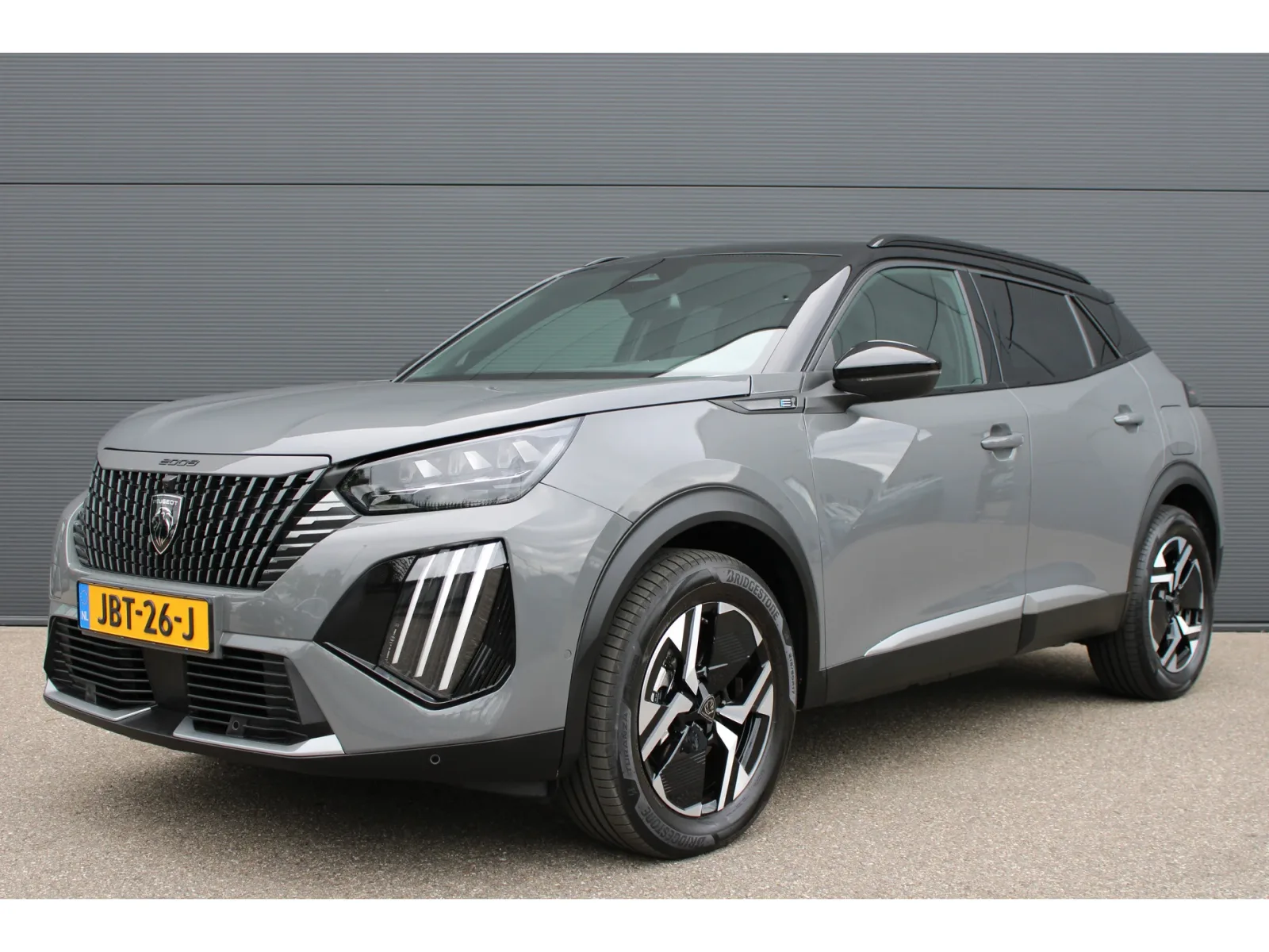 Peugeot e-2008 (2025) — foto 1