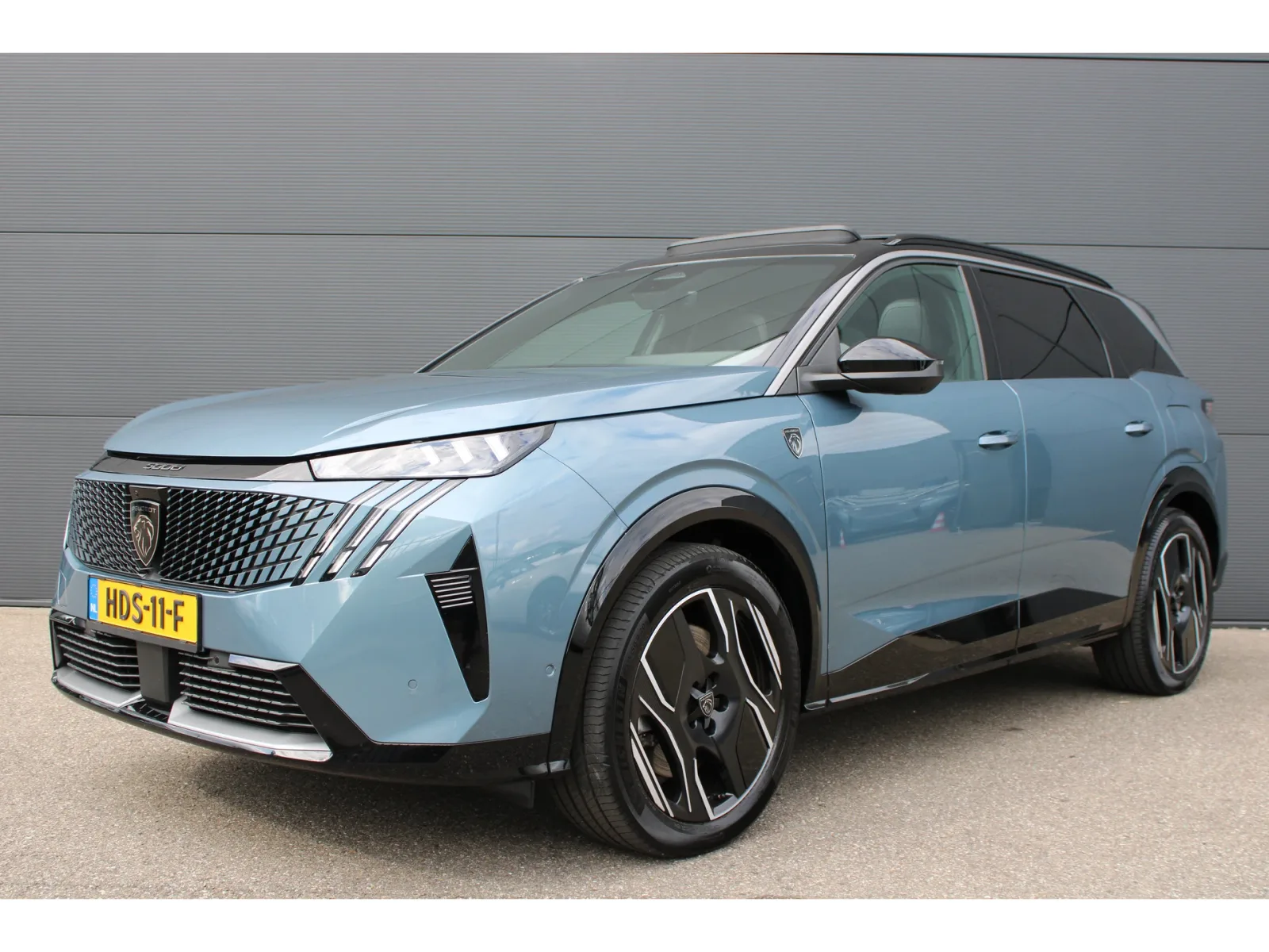 Peugeot E-5008 (2025) — foto 1