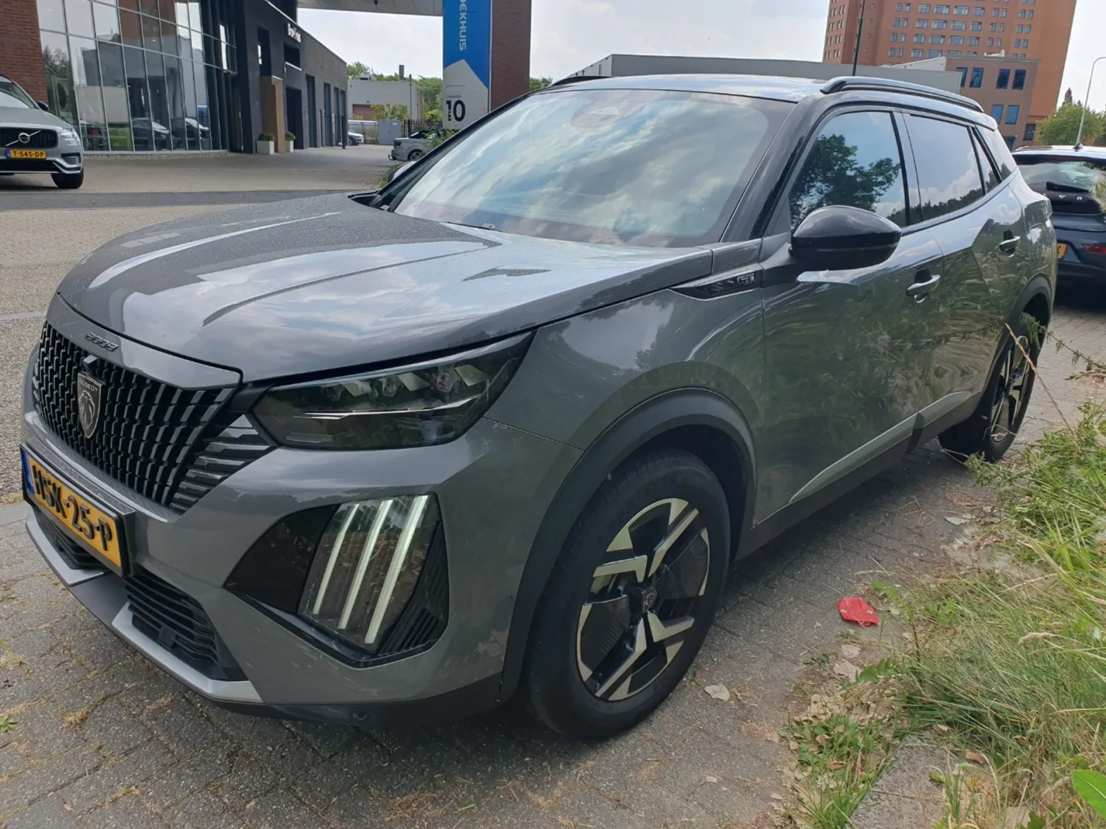 Peugeot 2008 (2025) — foto 1