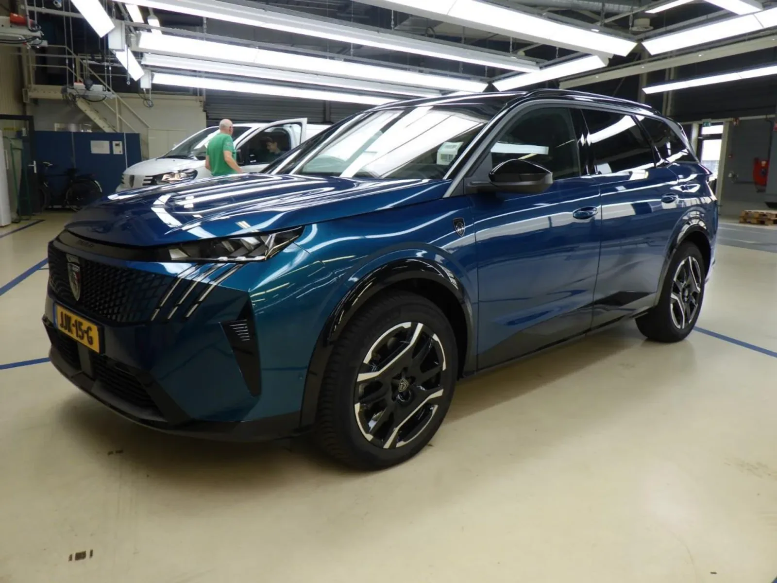 Peugeot E-5008 (2025) — foto 1