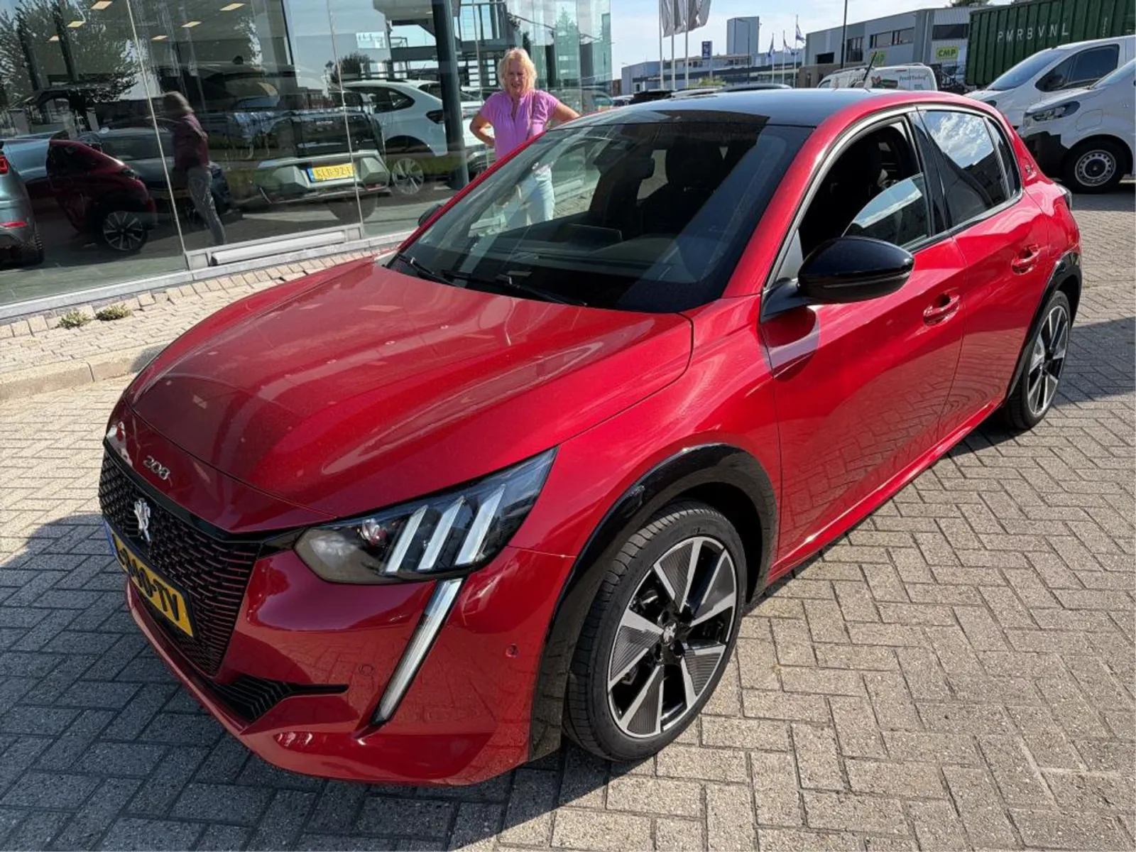 Peugeot e-208 (2021) — foto 1