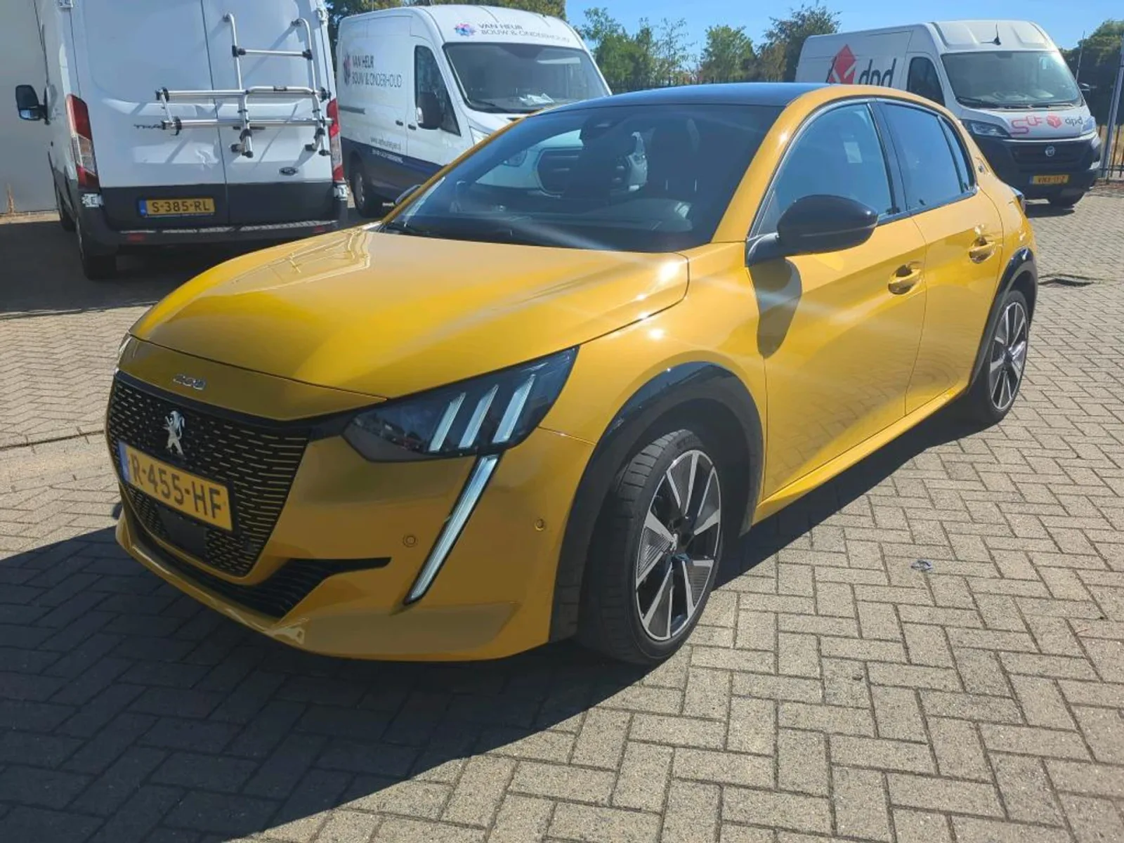 Peugeot e-208 (2022) — foto 1