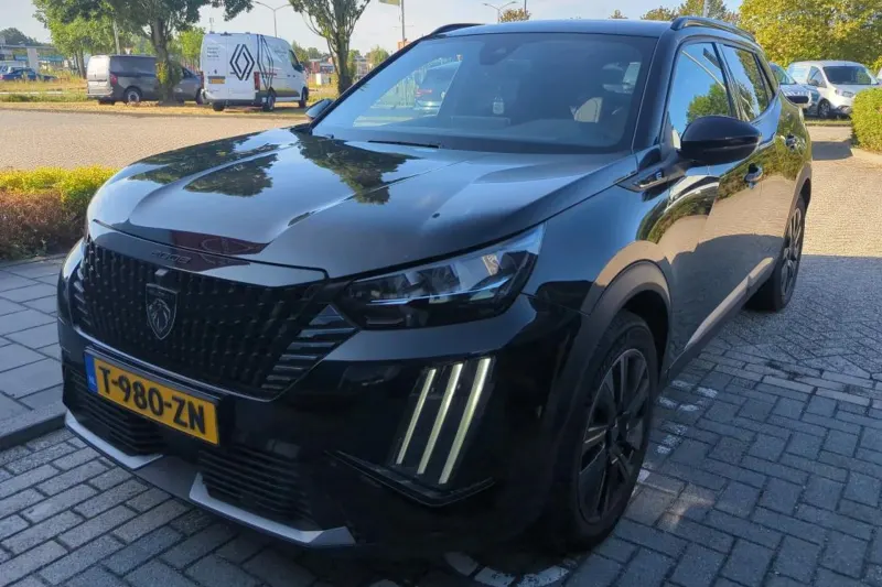 Peugeot e-2008 (2023)