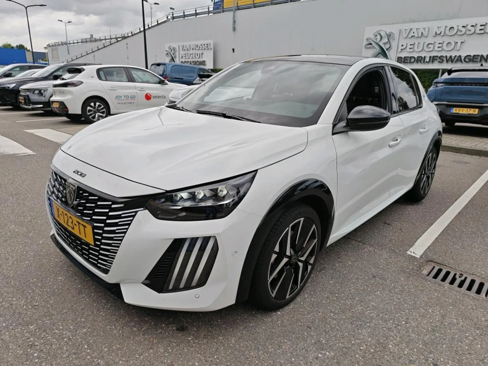 Peugeot 208 (2024) — foto 1