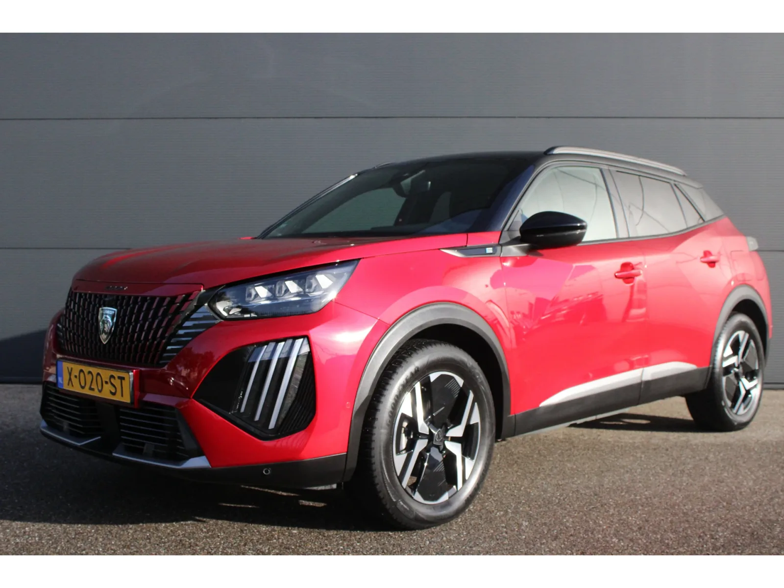 Peugeot e-2008 (2024) — foto 1