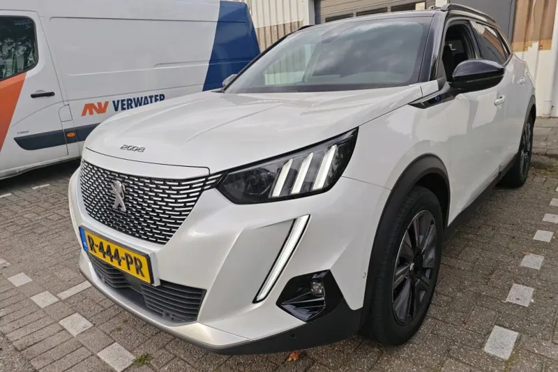 Peugeot e-2008 (2022)
