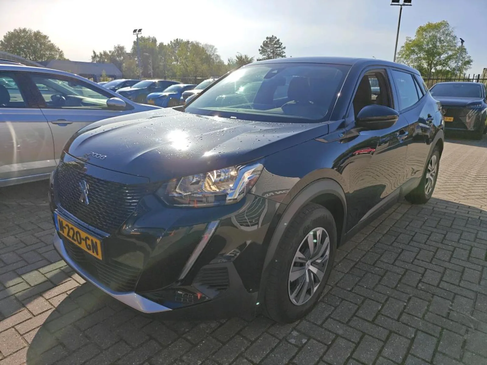 Peugeot e-2008 (2021) — foto 1