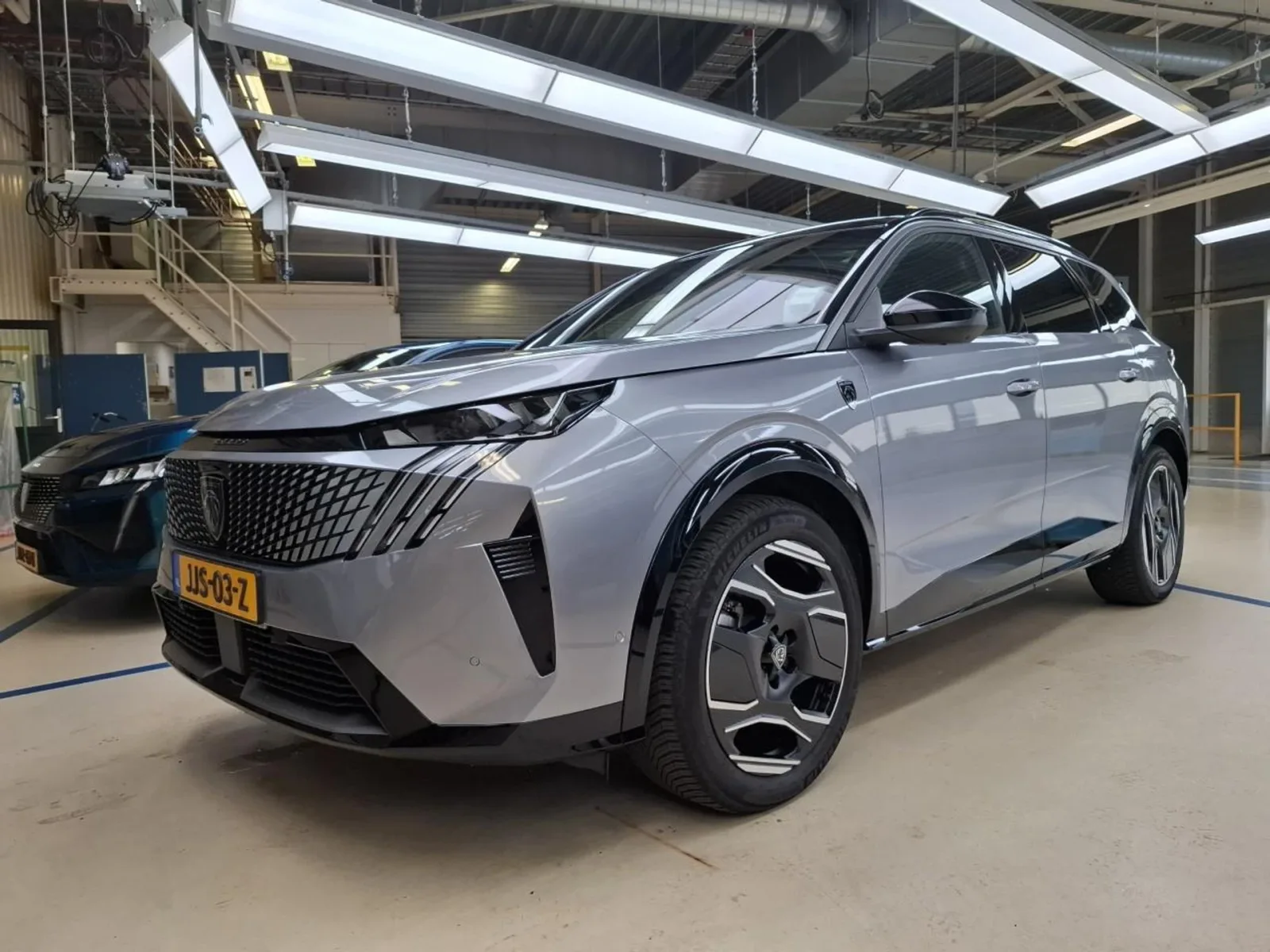 Peugeot E-5008 (2025) — foto 1