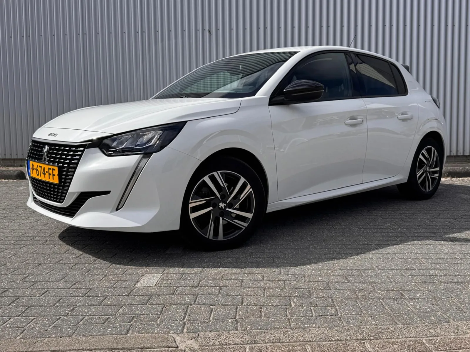 Peugeot 208 (2022) — foto 1