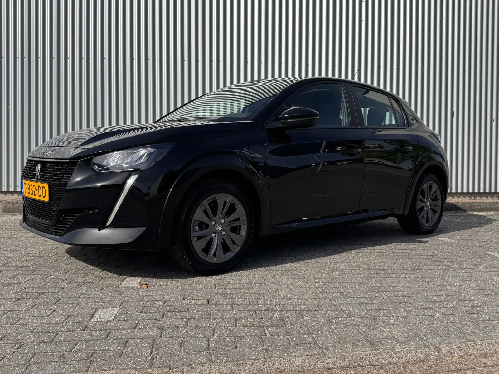 Peugeot e-208 (2023) — foto 1