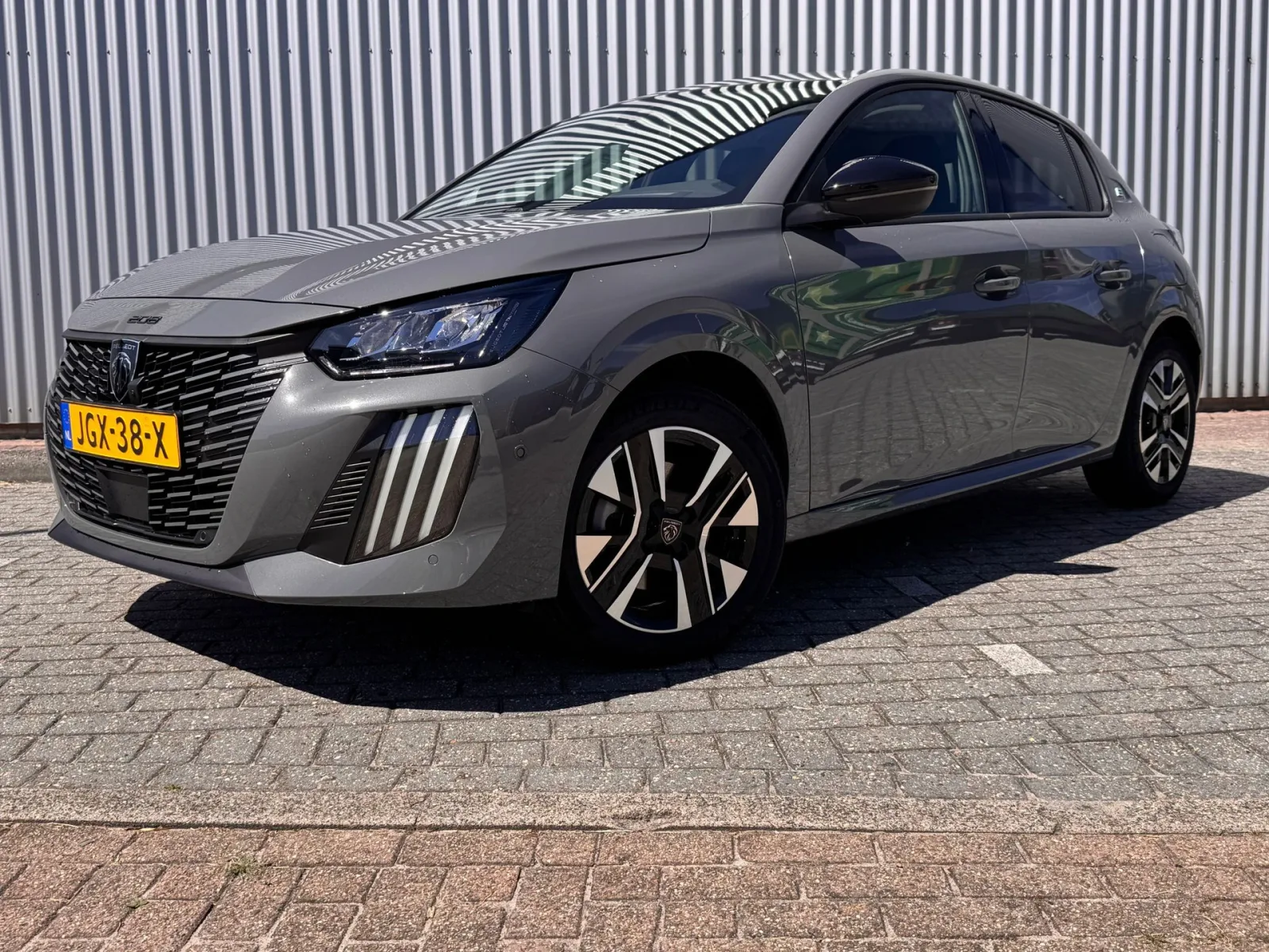 Peugeot e-208 (2025) — foto 1