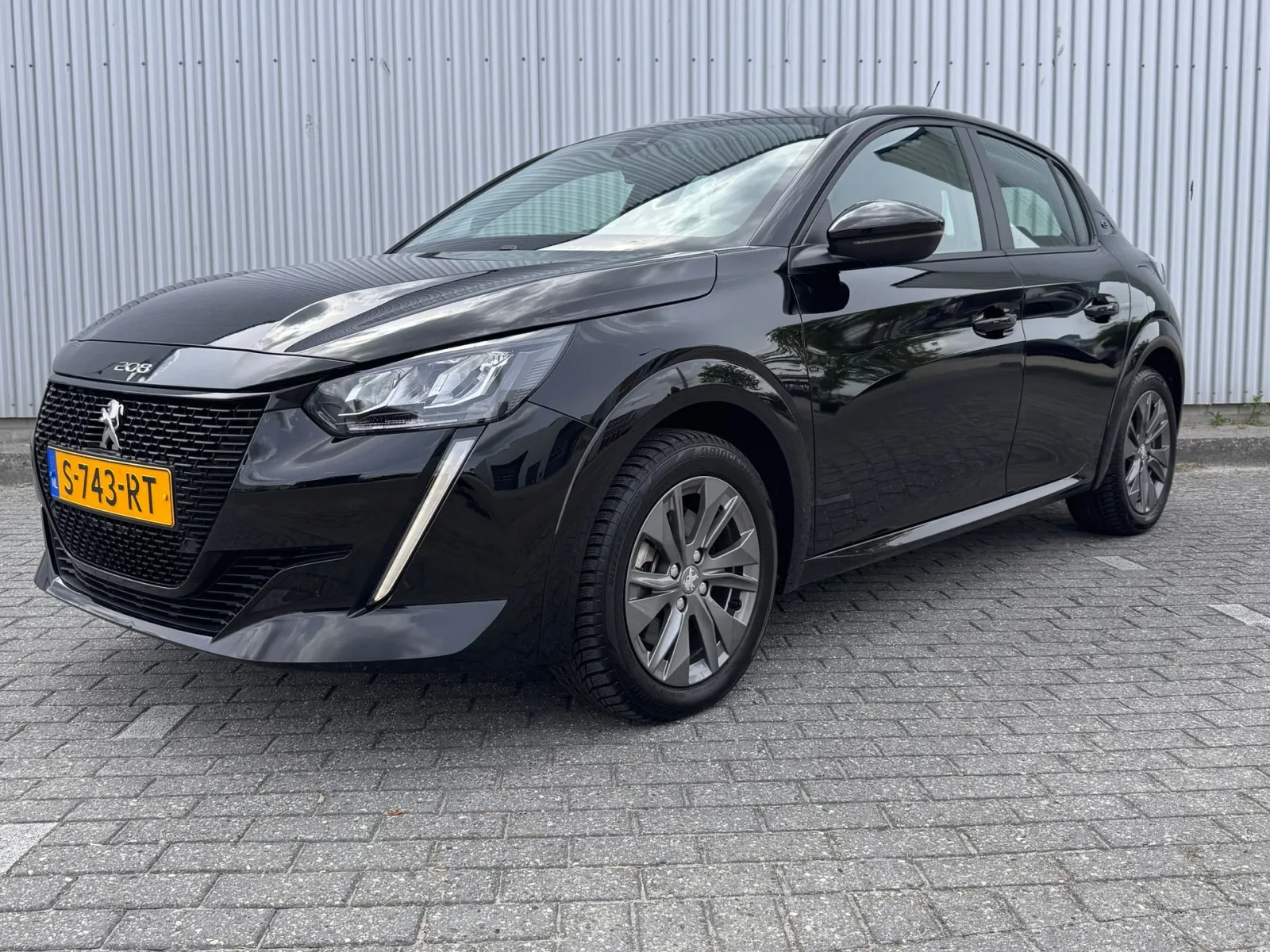 Peugeot e-208 (2023) — foto 1