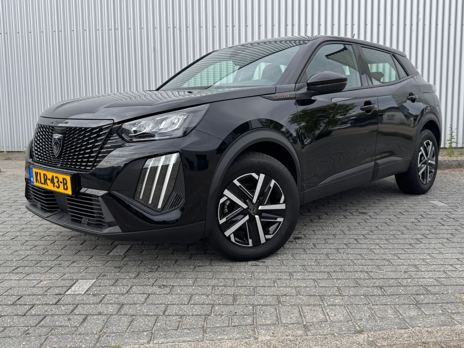 Peugeot 2008 (2025) — foto 1