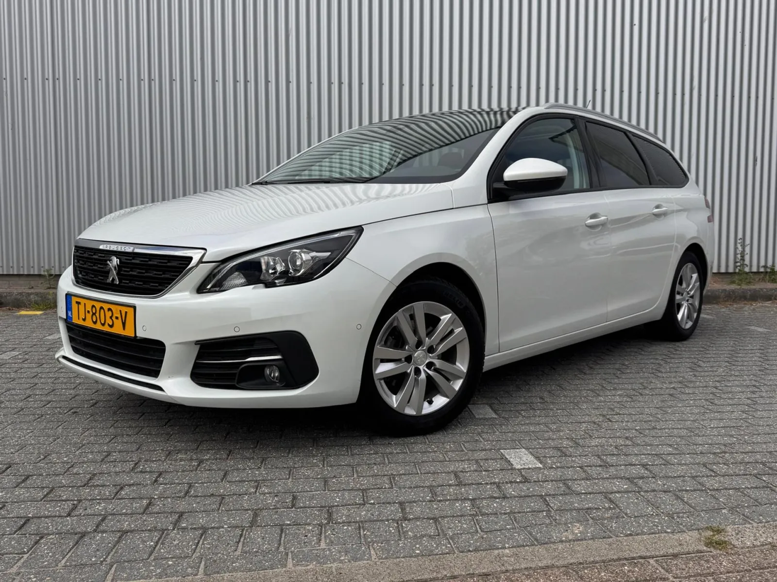 Peugeot 308 (2018) — foto 1