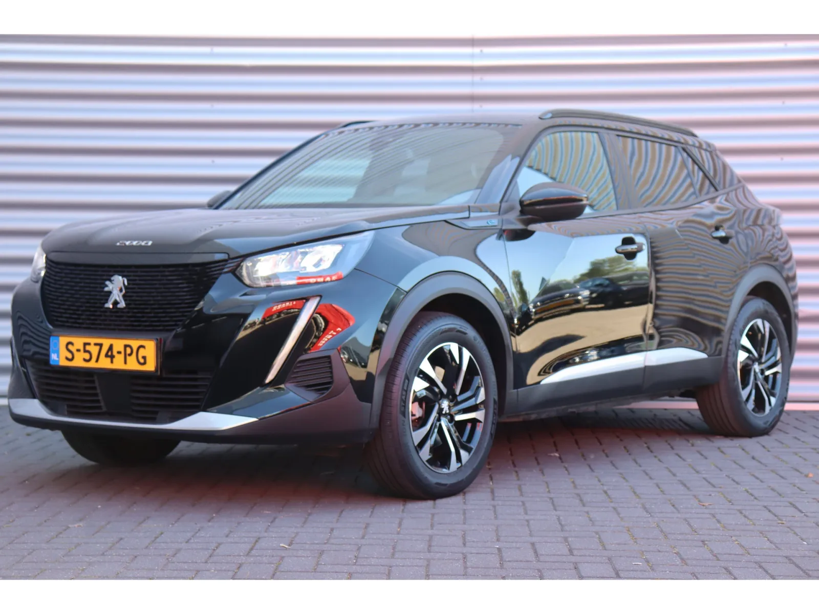 Peugeot e-2008 (2023) — foto 1