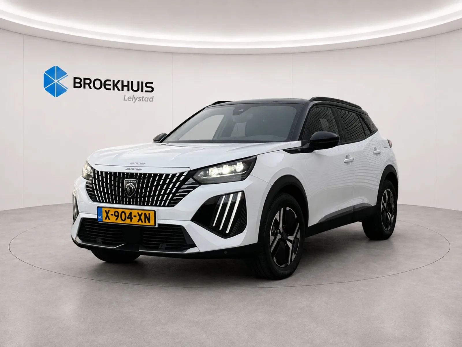 Peugeot e-2008 (2024) — foto 1