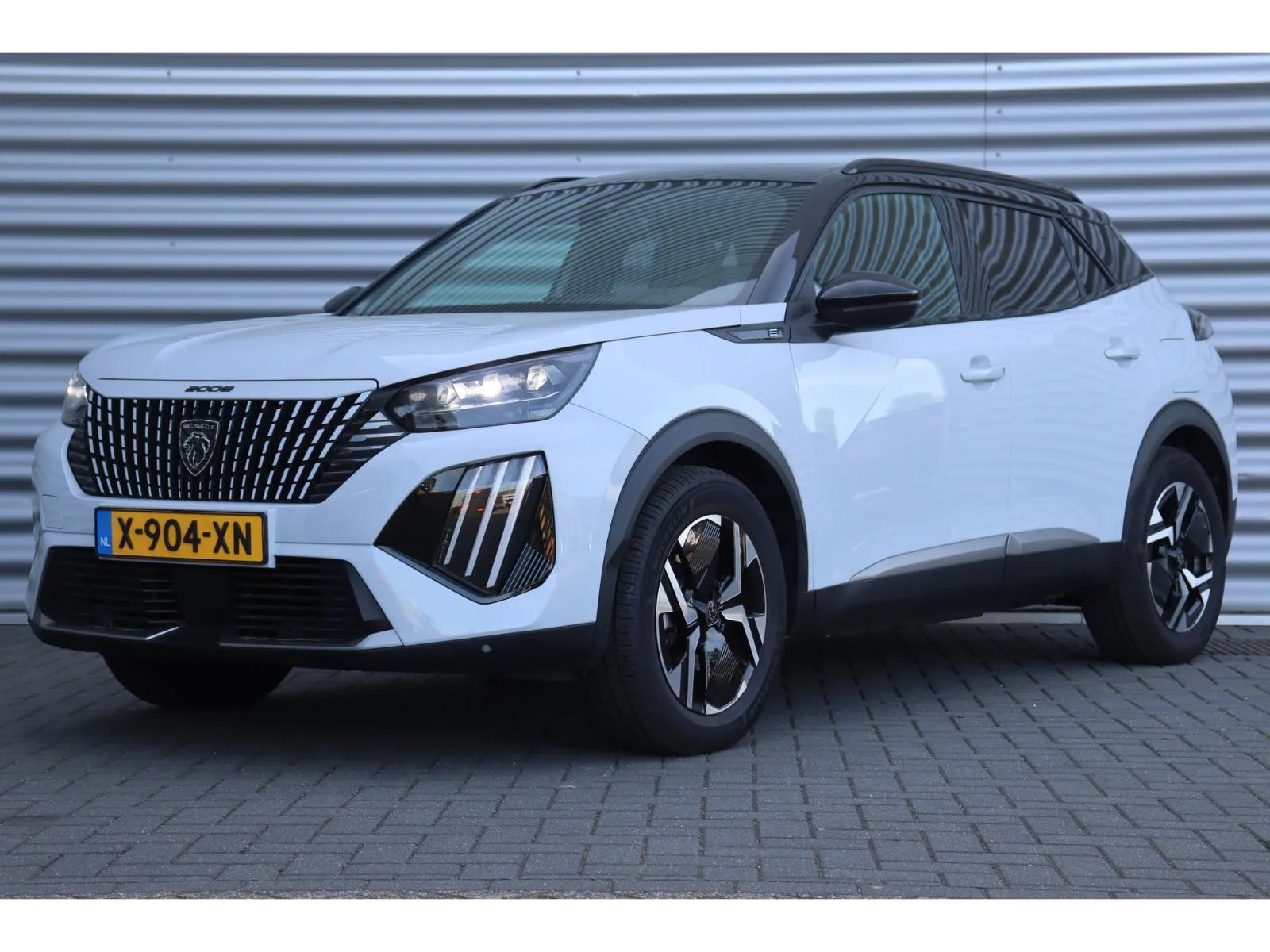 Peugeot e-2008 (2024) — foto 1