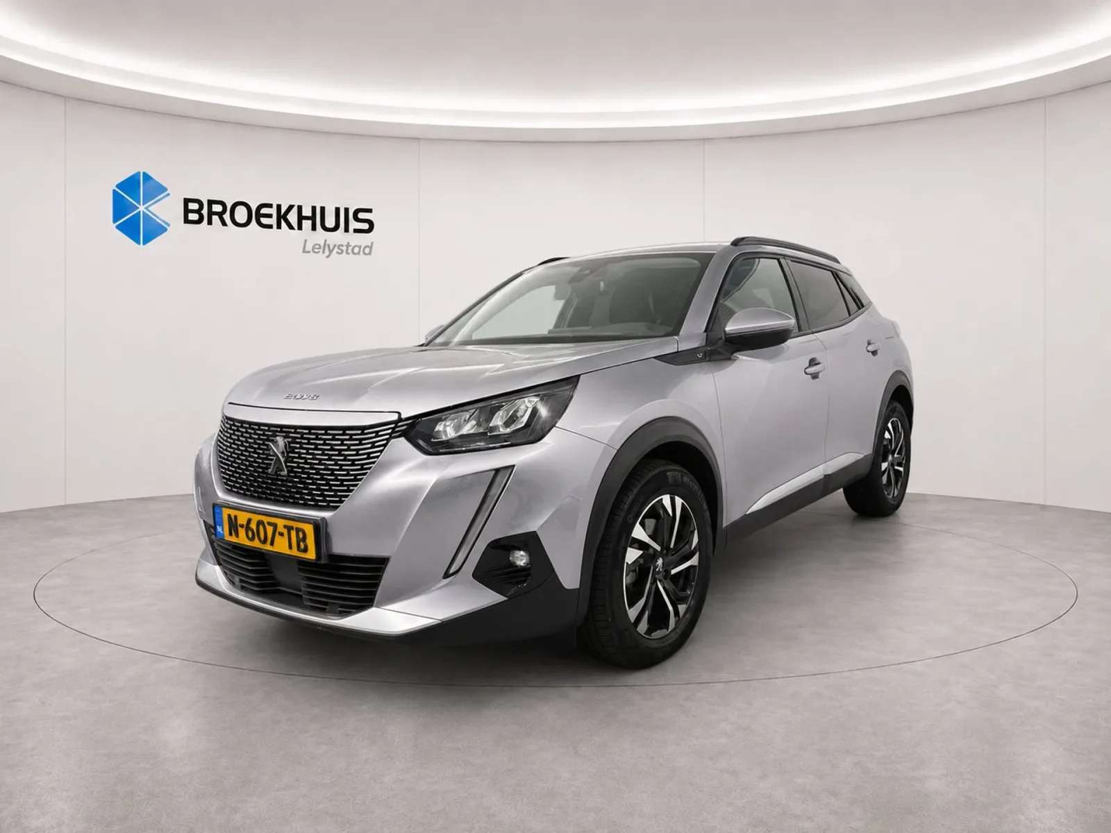 Peugeot e-2008 (2022) — foto 1