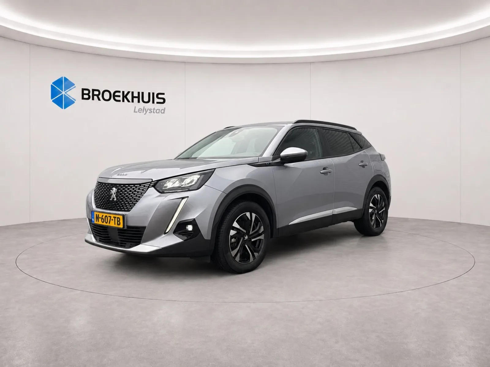 Peugeot e-2008 (2022) — foto 1