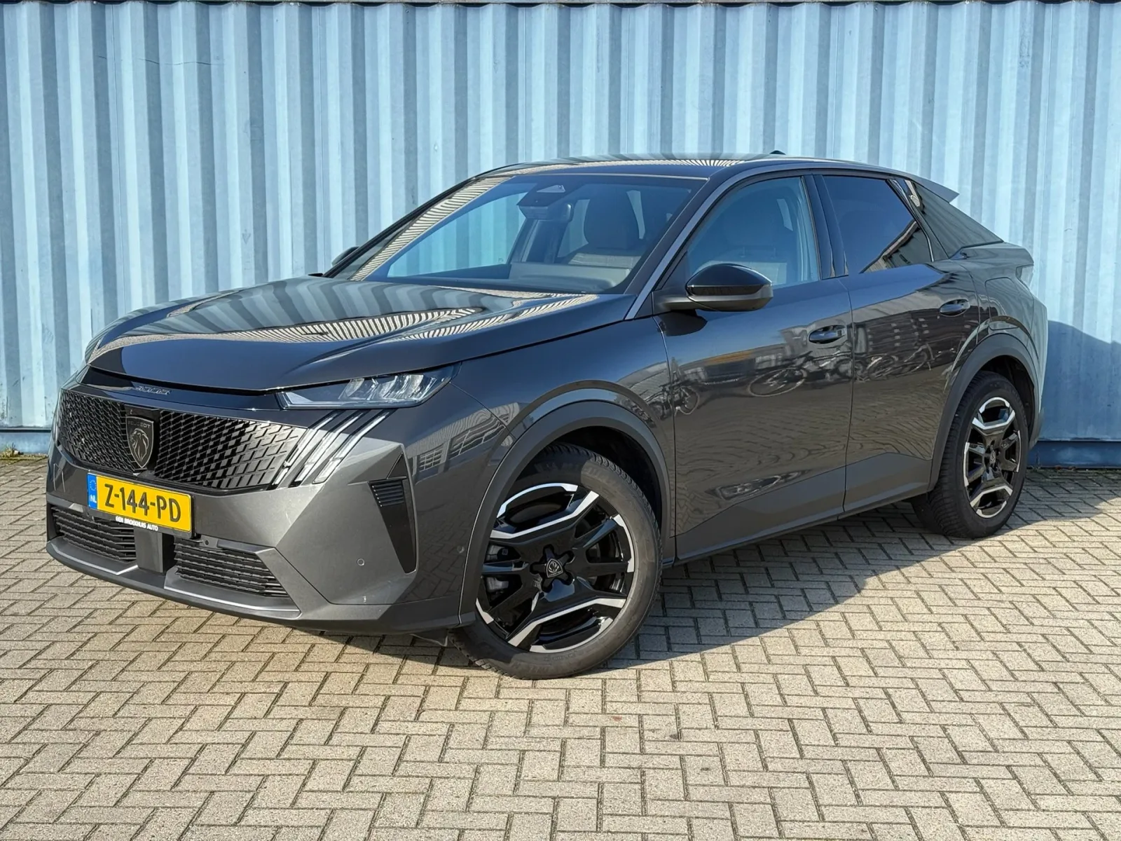 Peugeot e-3008 (2024) — foto 1