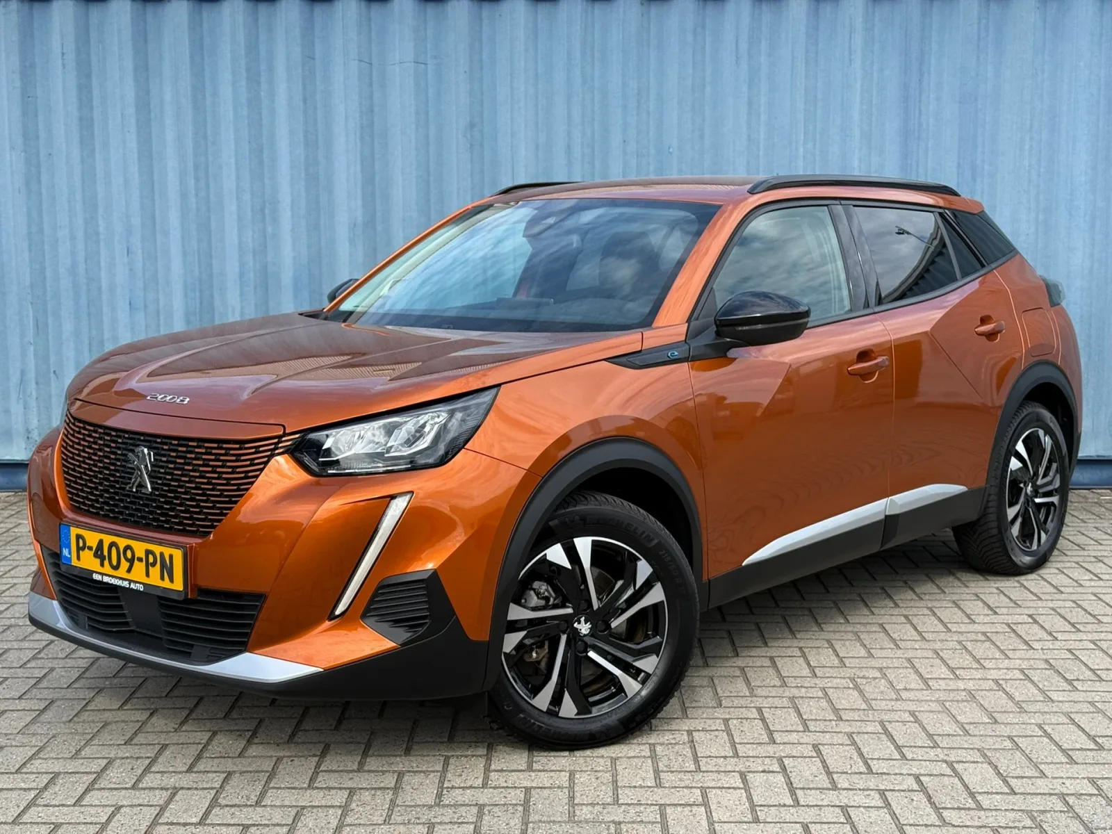 Peugeot e-2008 (2022) — foto 1
