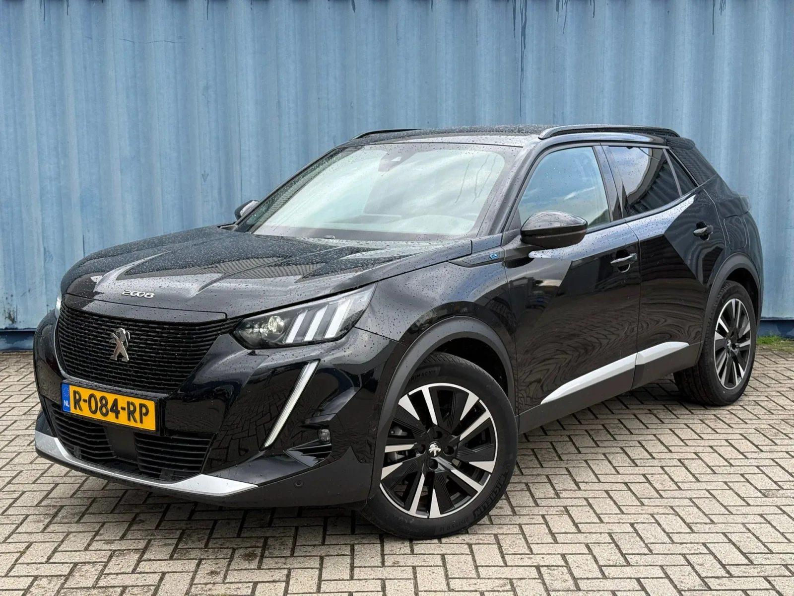 Peugeot e-2008 (2022) — foto 1