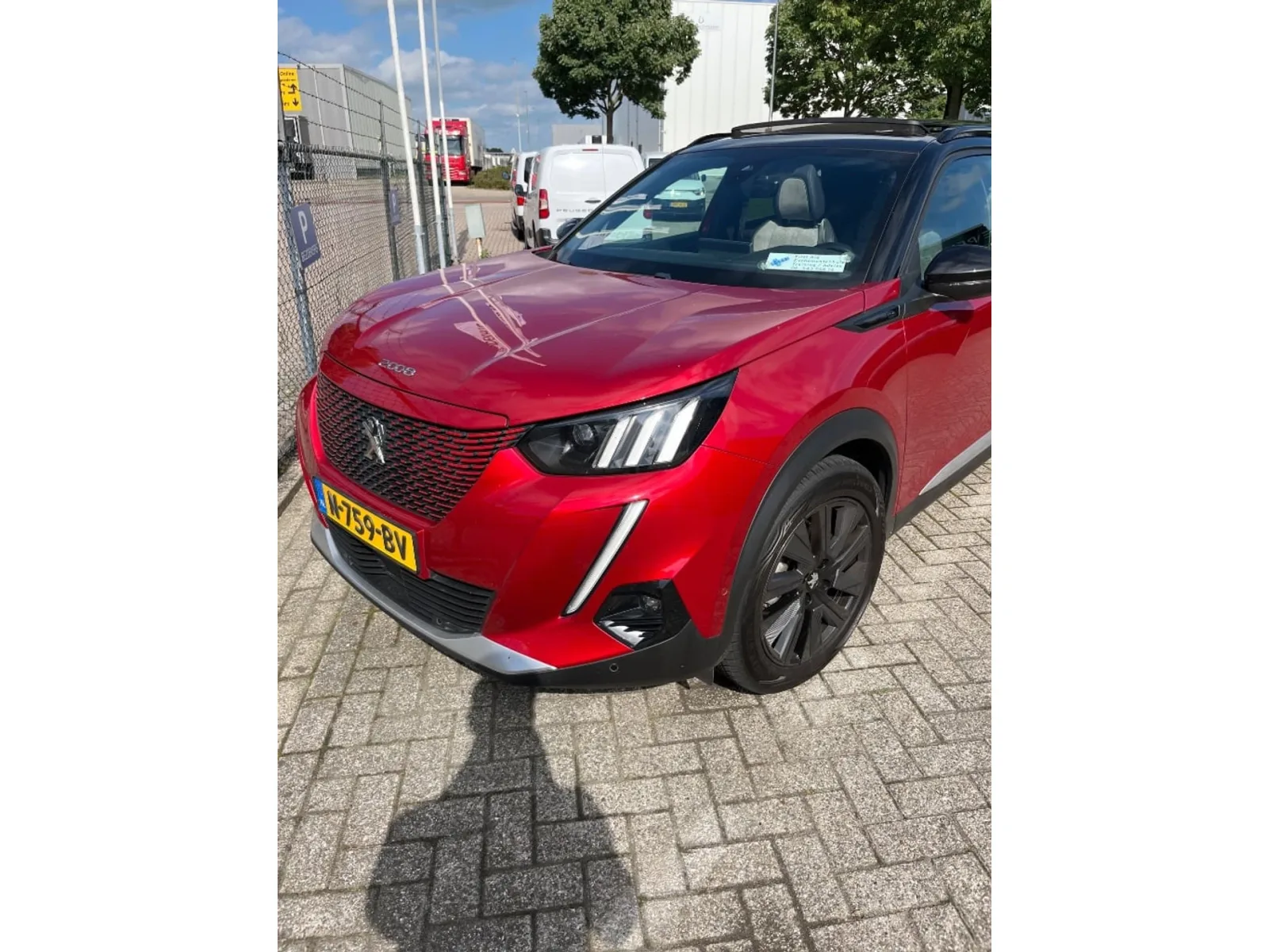 Peugeot e-2008 (2021) — foto 1