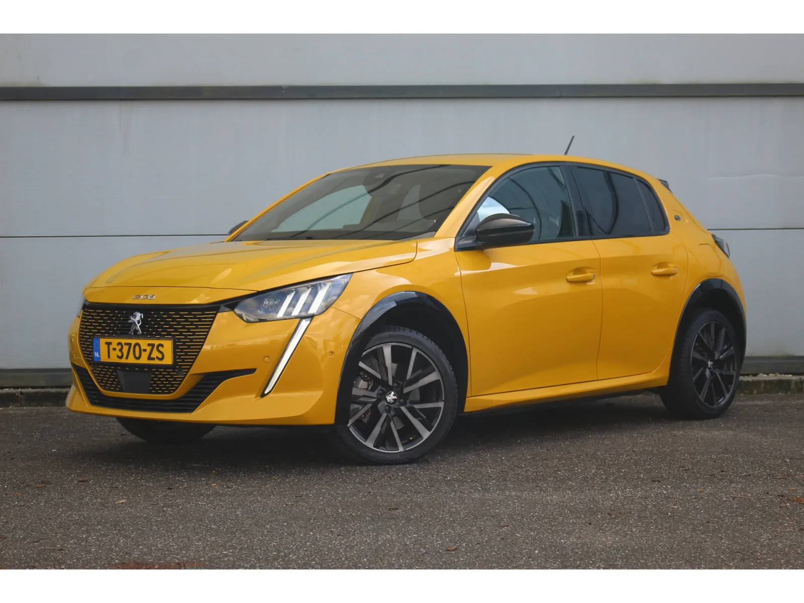 Peugeot e-208 (2023) — foto 1