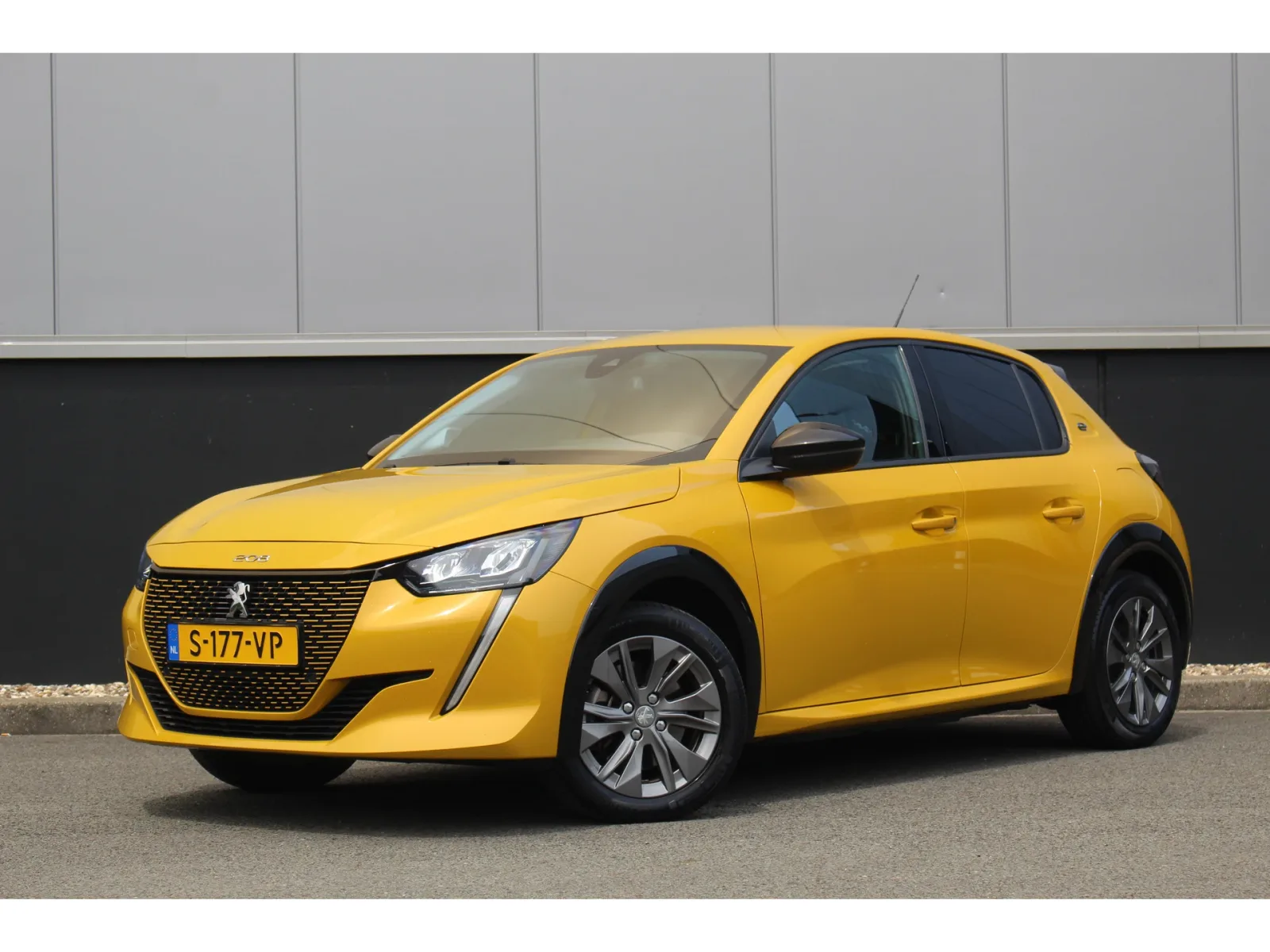 Peugeot e-208 (2023) — foto 1
