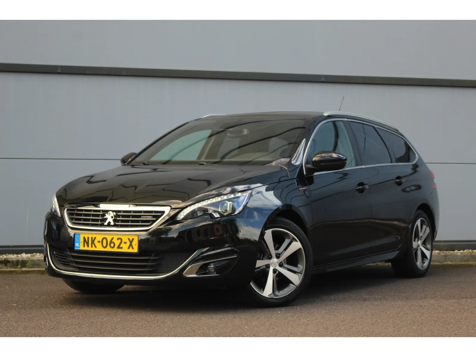Peugeot 308 (2017) — foto 1
