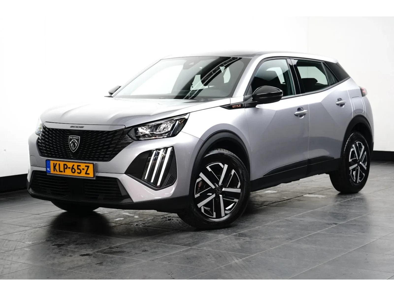Peugeot 2008 (2025) — foto 1