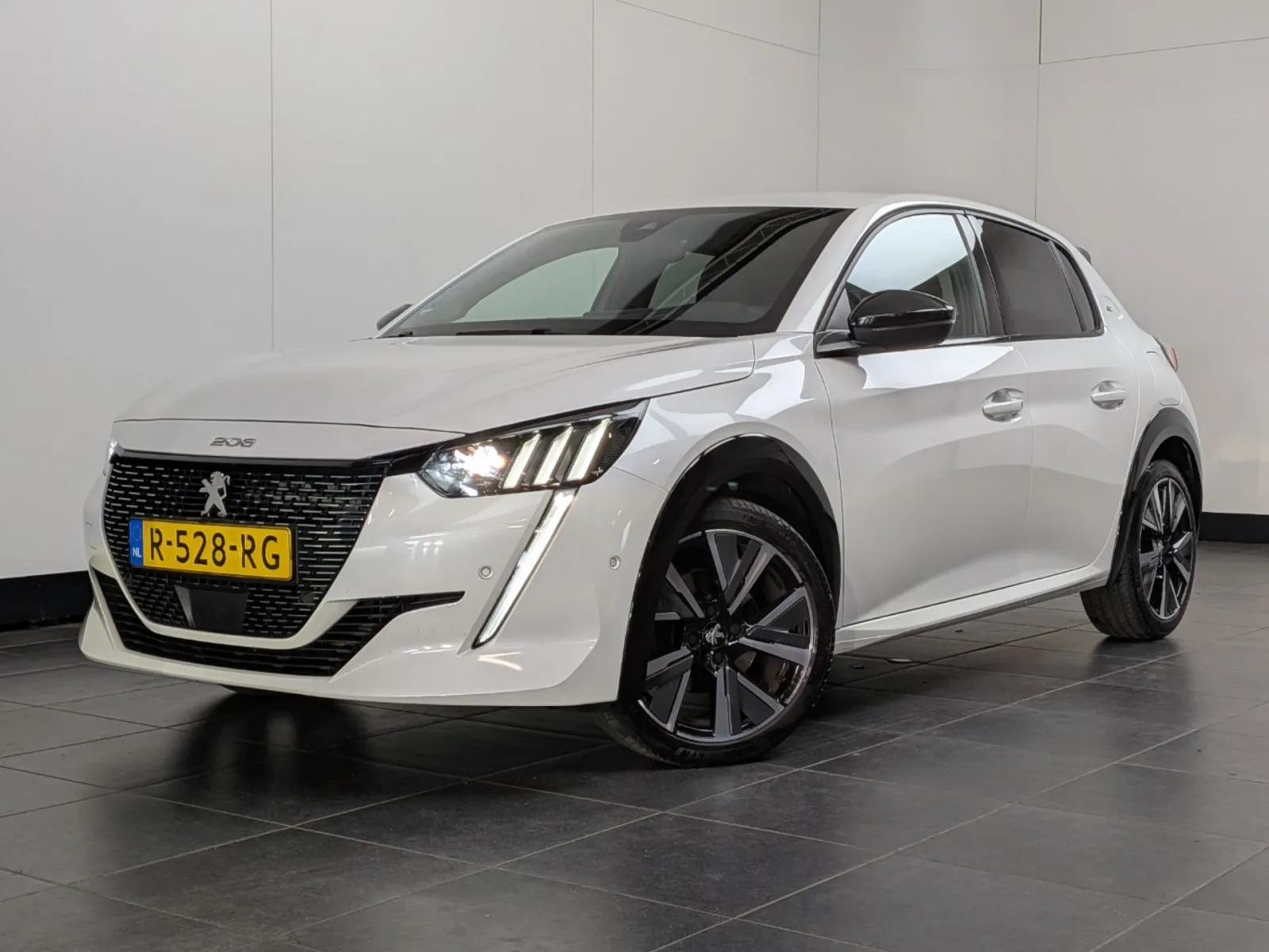 Peugeot 208 (2022) — foto 1