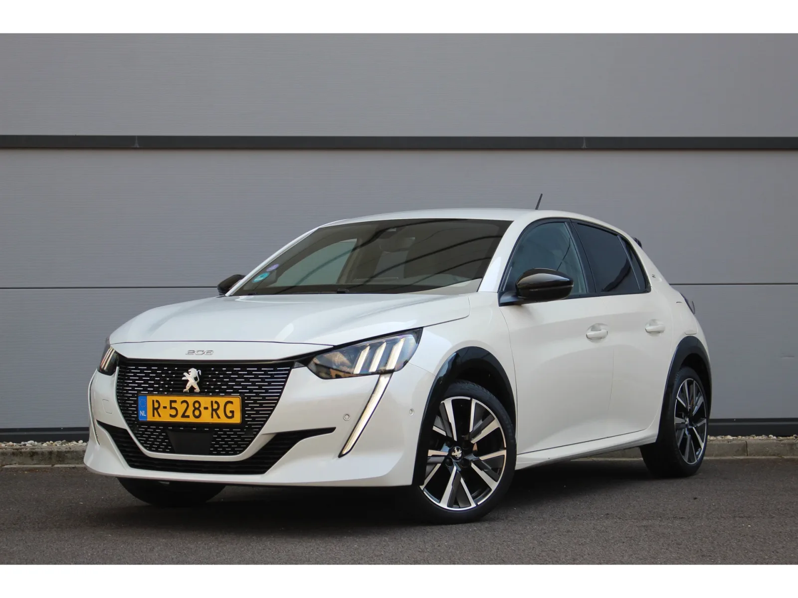 Peugeot 208 (2022) — foto 1