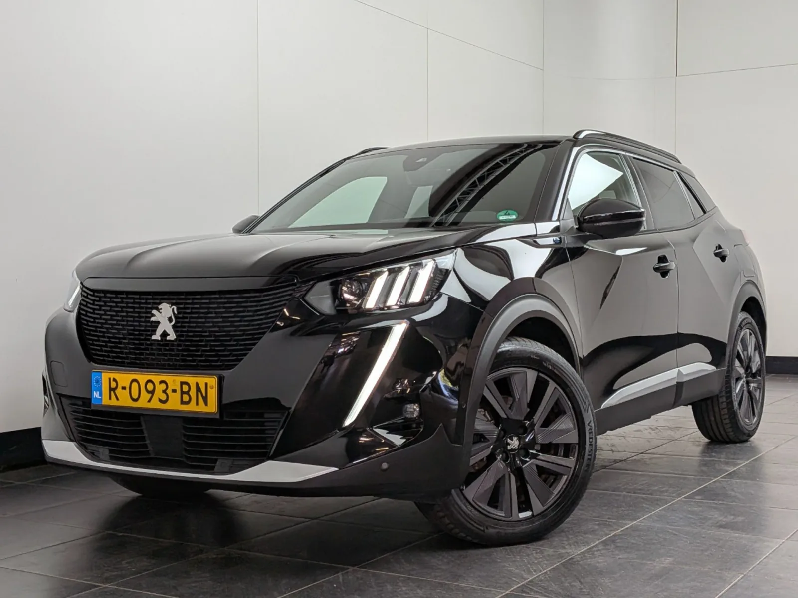 Peugeot e-2008 (2022) — foto 1