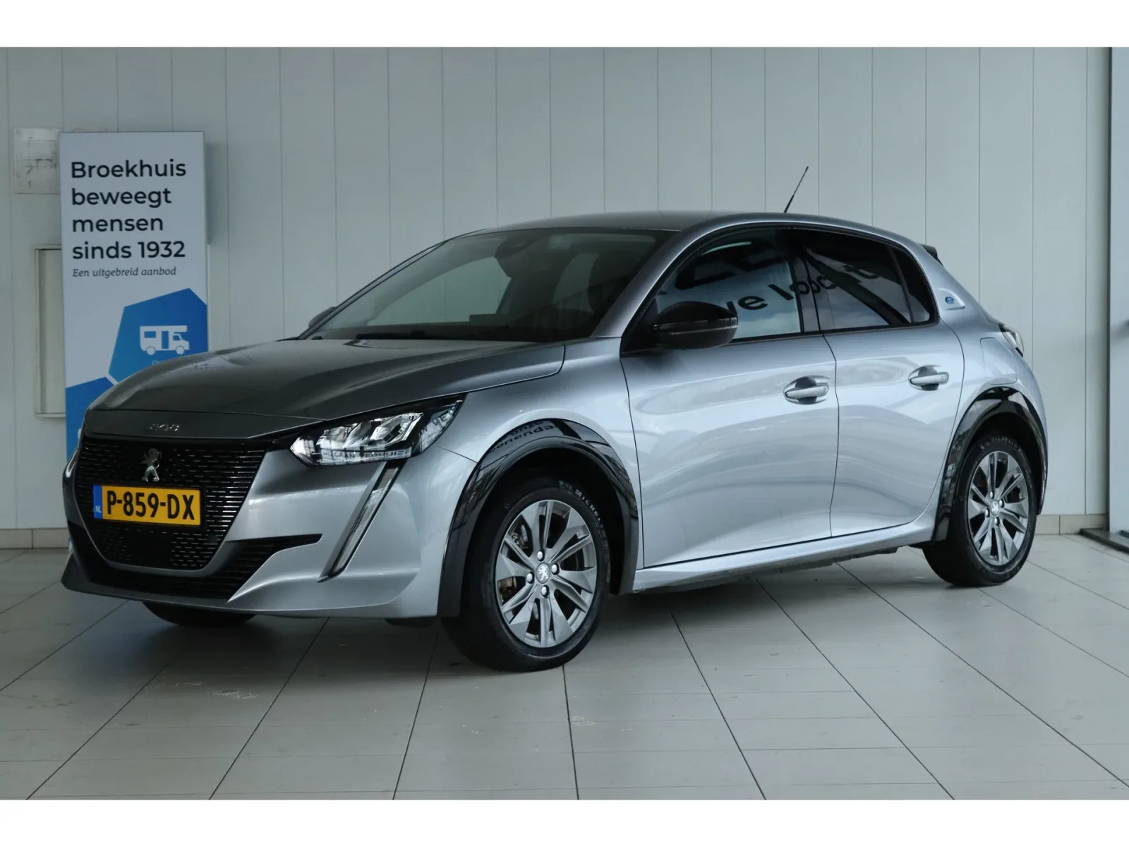 Peugeot e-208 (2022) — foto 1