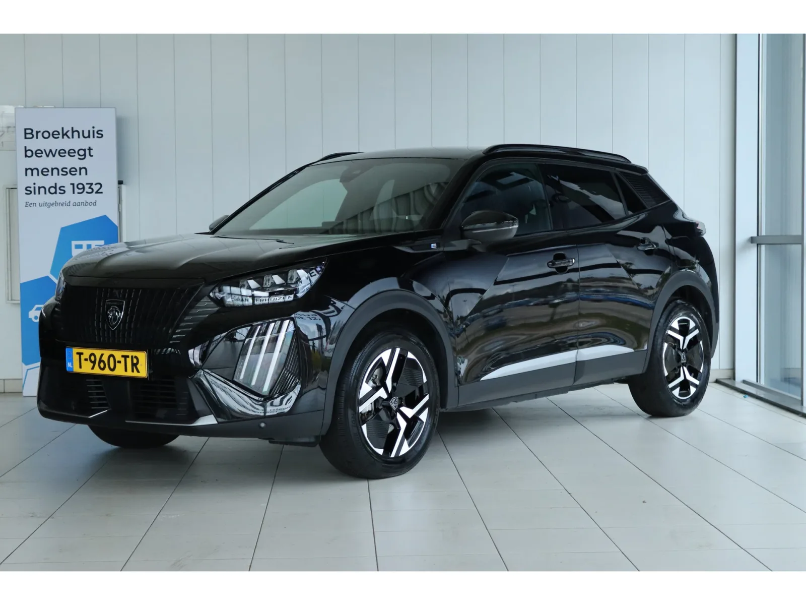Peugeot e-2008 (2023) — foto 1