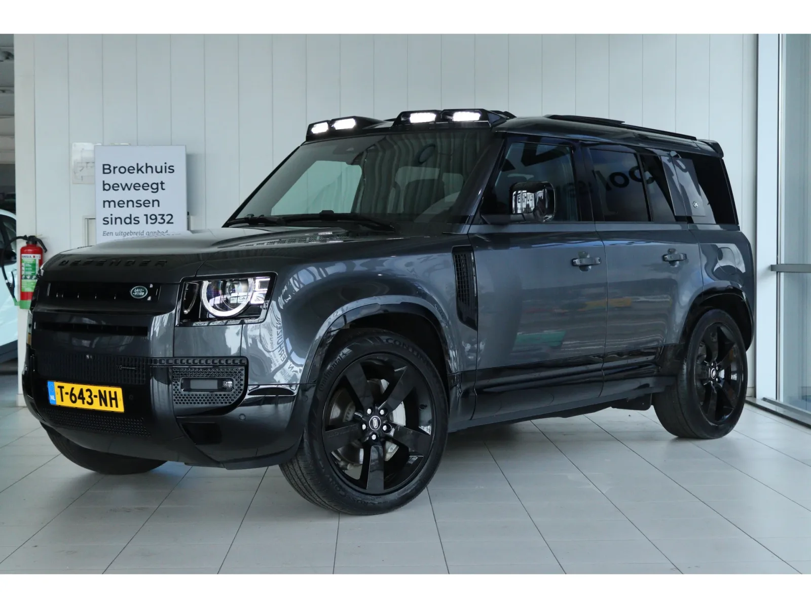 Land Rover Defender (2023) — foto 1