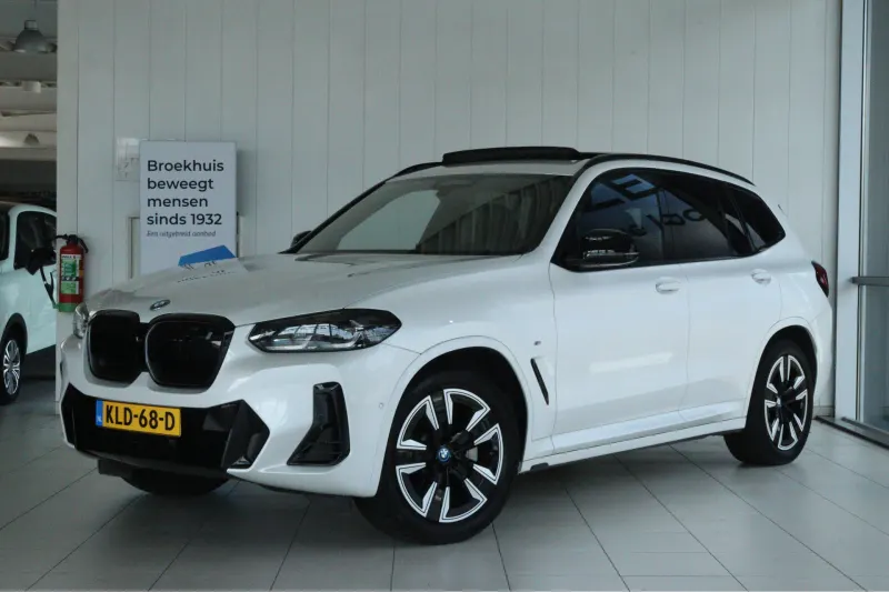 BMW iX3 (2023)