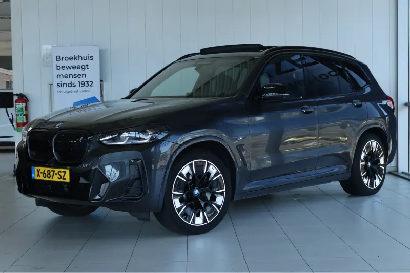 BMW iX3 (2024)