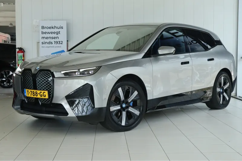 BMW iX (2023)
