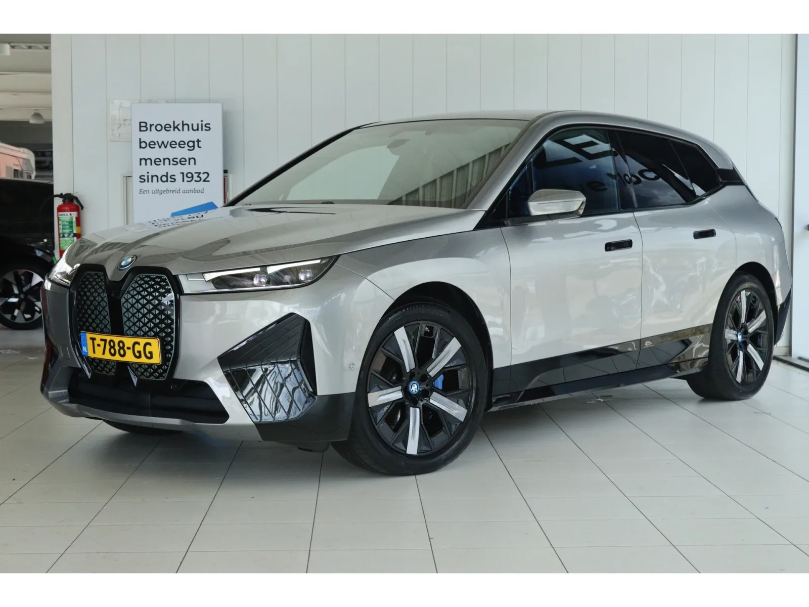 BMW iX (2023) — foto 1