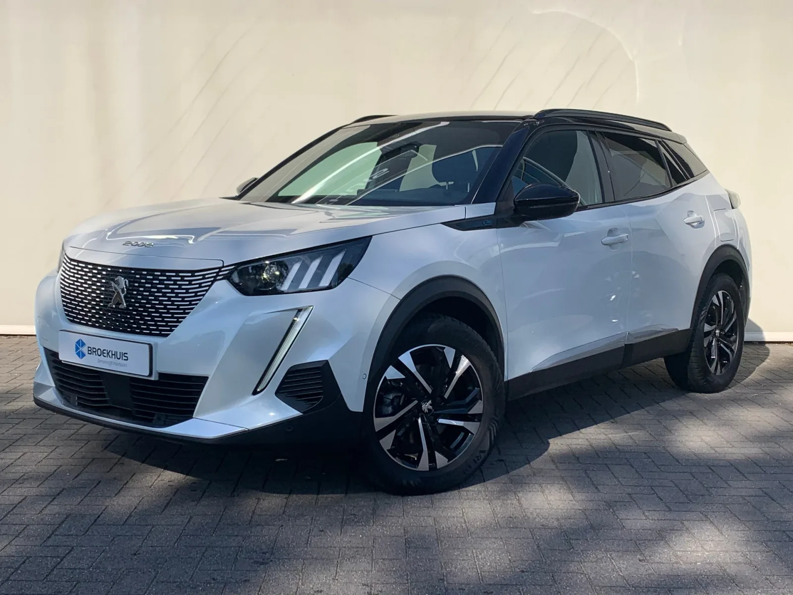 Peugeot e-2008 (2023) — foto 1