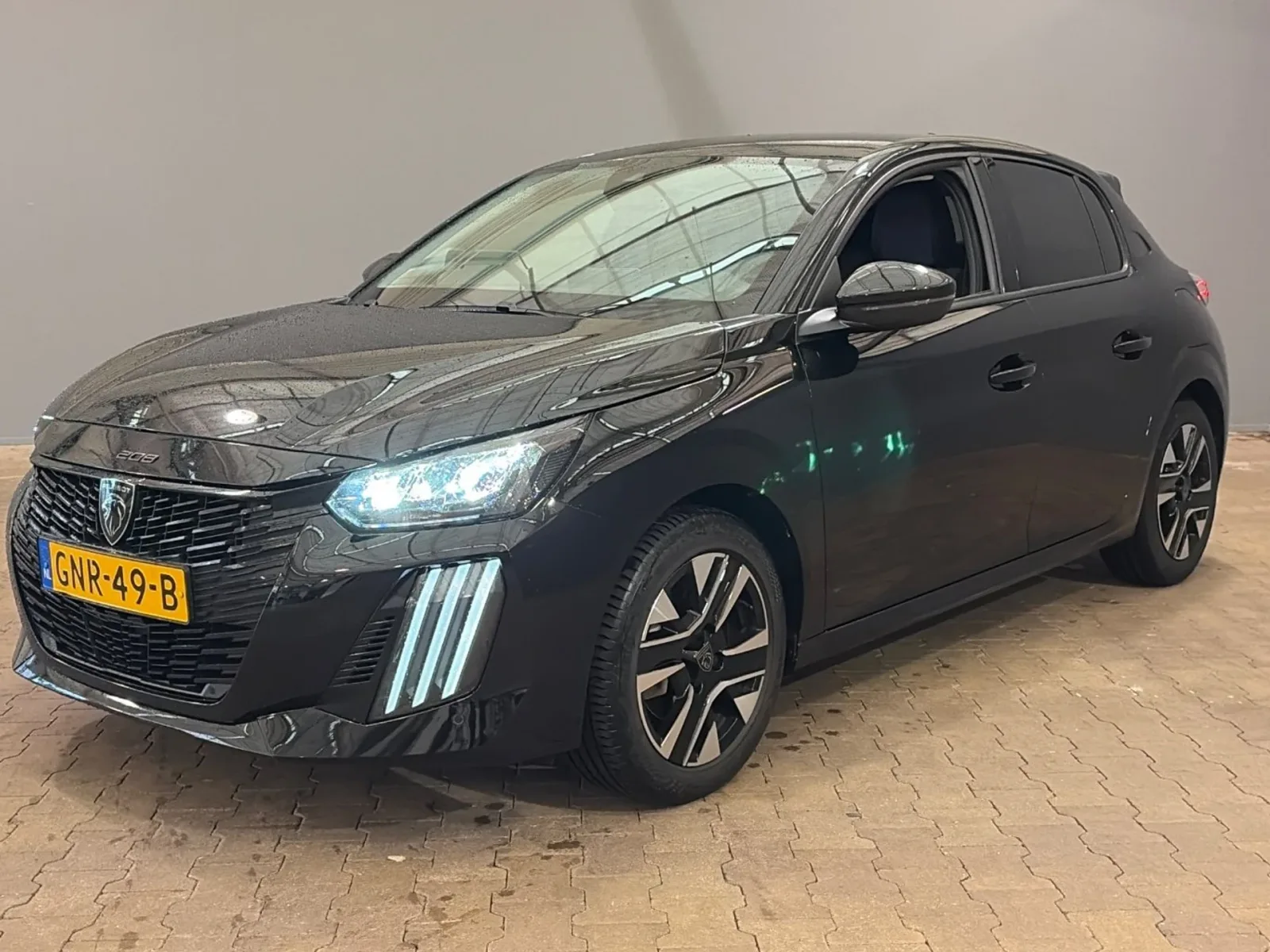 Peugeot 208 (2024) — foto 1