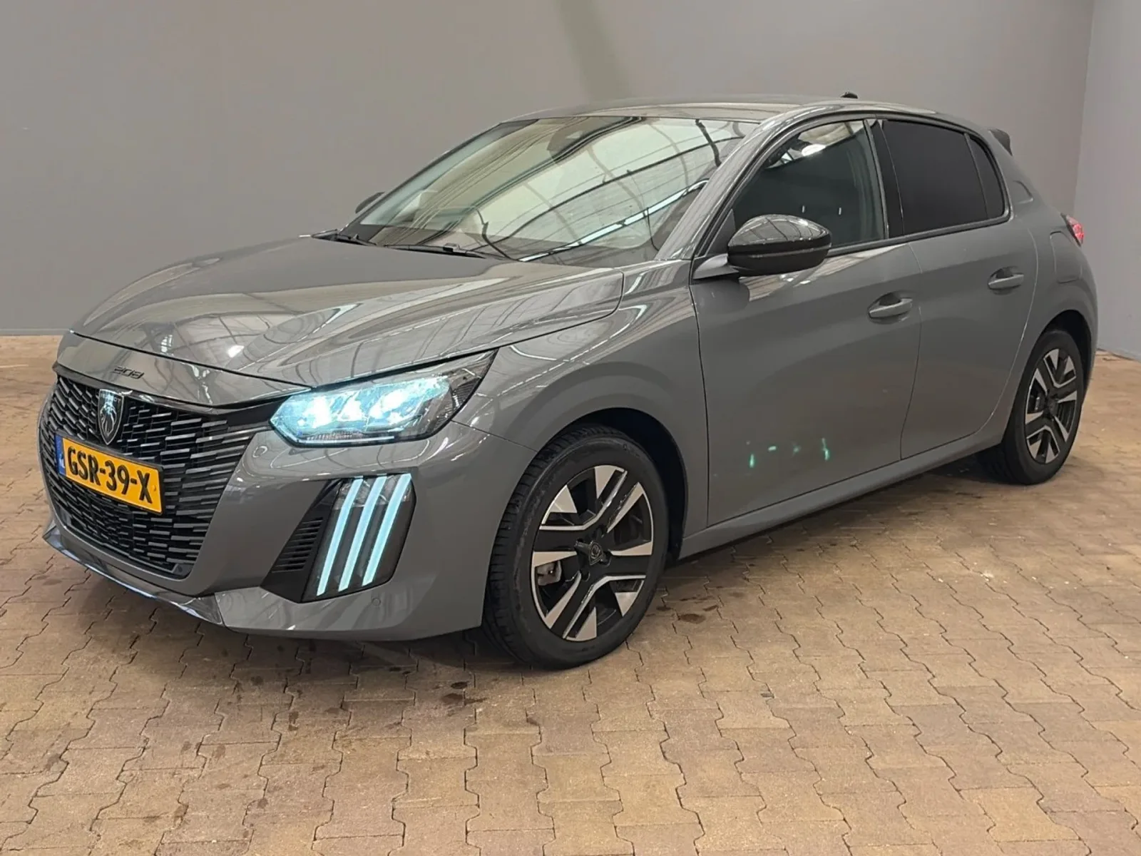 Peugeot 208 (2024) — foto 1