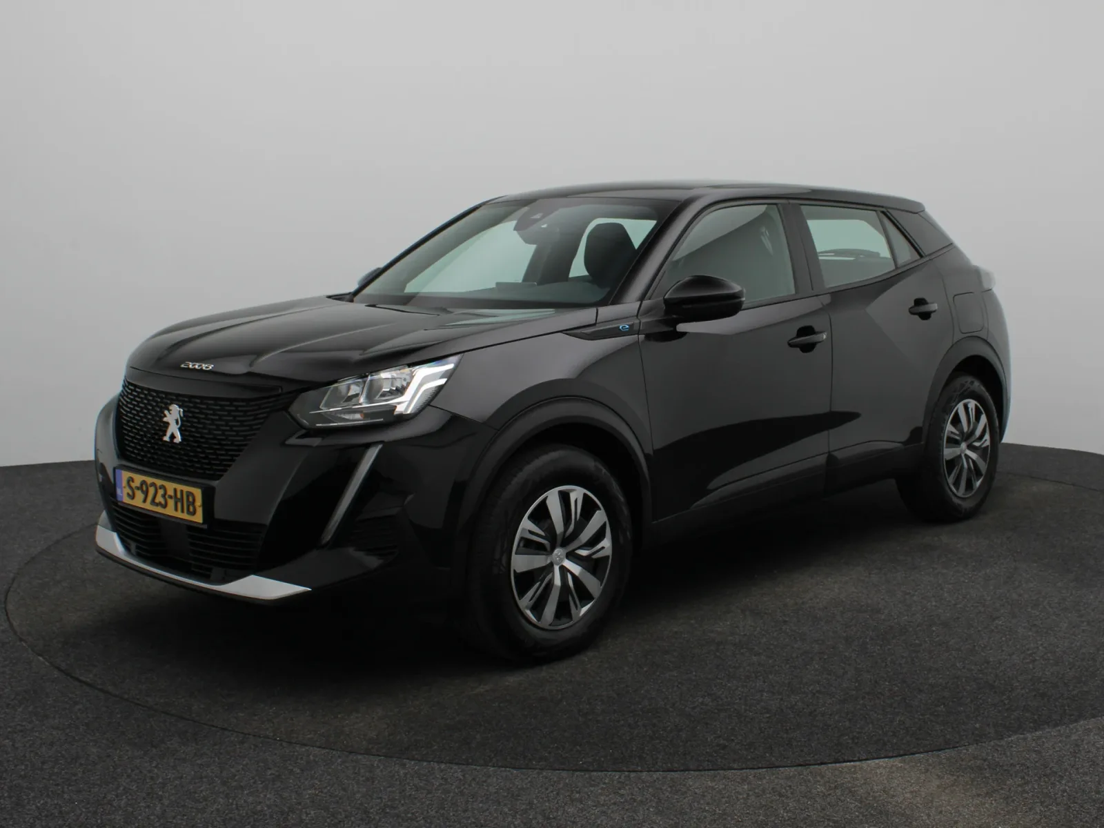 Peugeot e-2008 (2023) — foto 1
