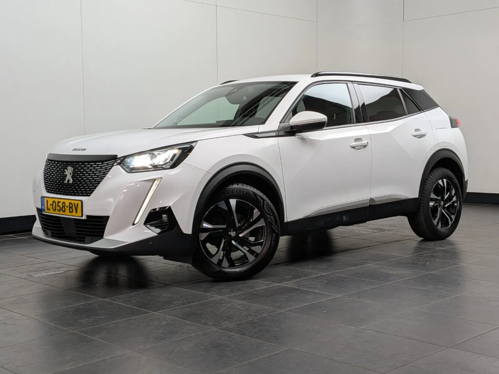 Peugeot 2008 (2021) — foto 1