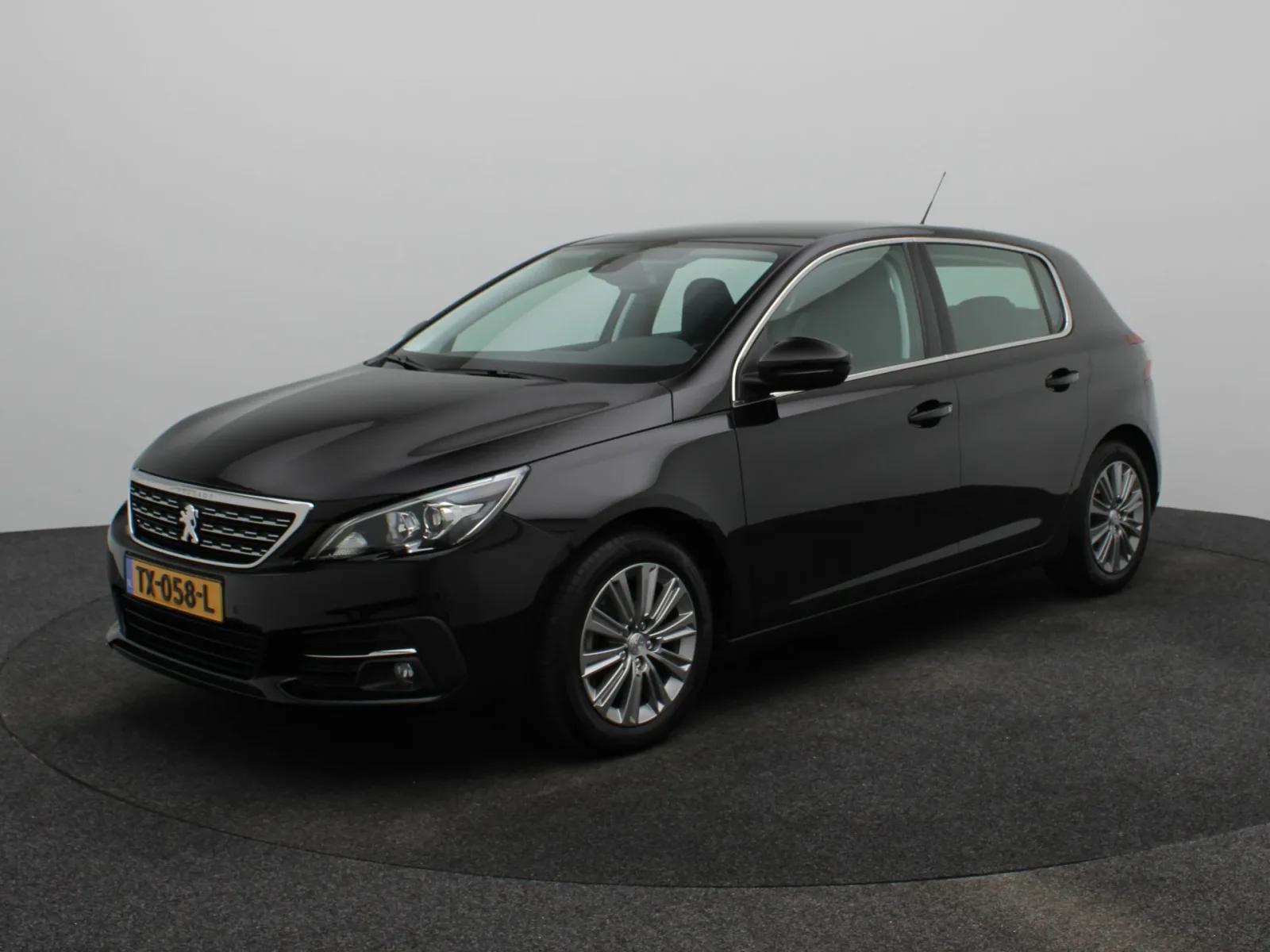 Peugeot 308 (2018) — foto 1