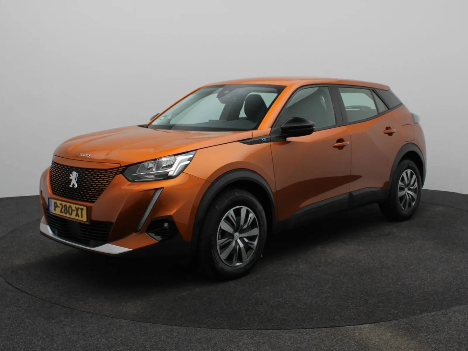 Peugeot e-2008 (2022) — foto 1